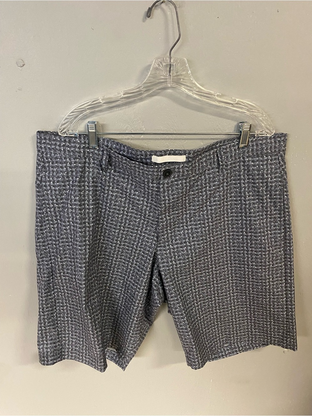 Men's Robert Graham shorts grey & black In color